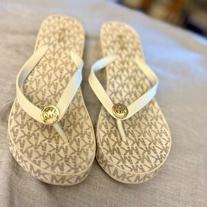 Pre Loved- LIKE NEW  Michael Kors logo flip-flops women’s size 10 Cream White